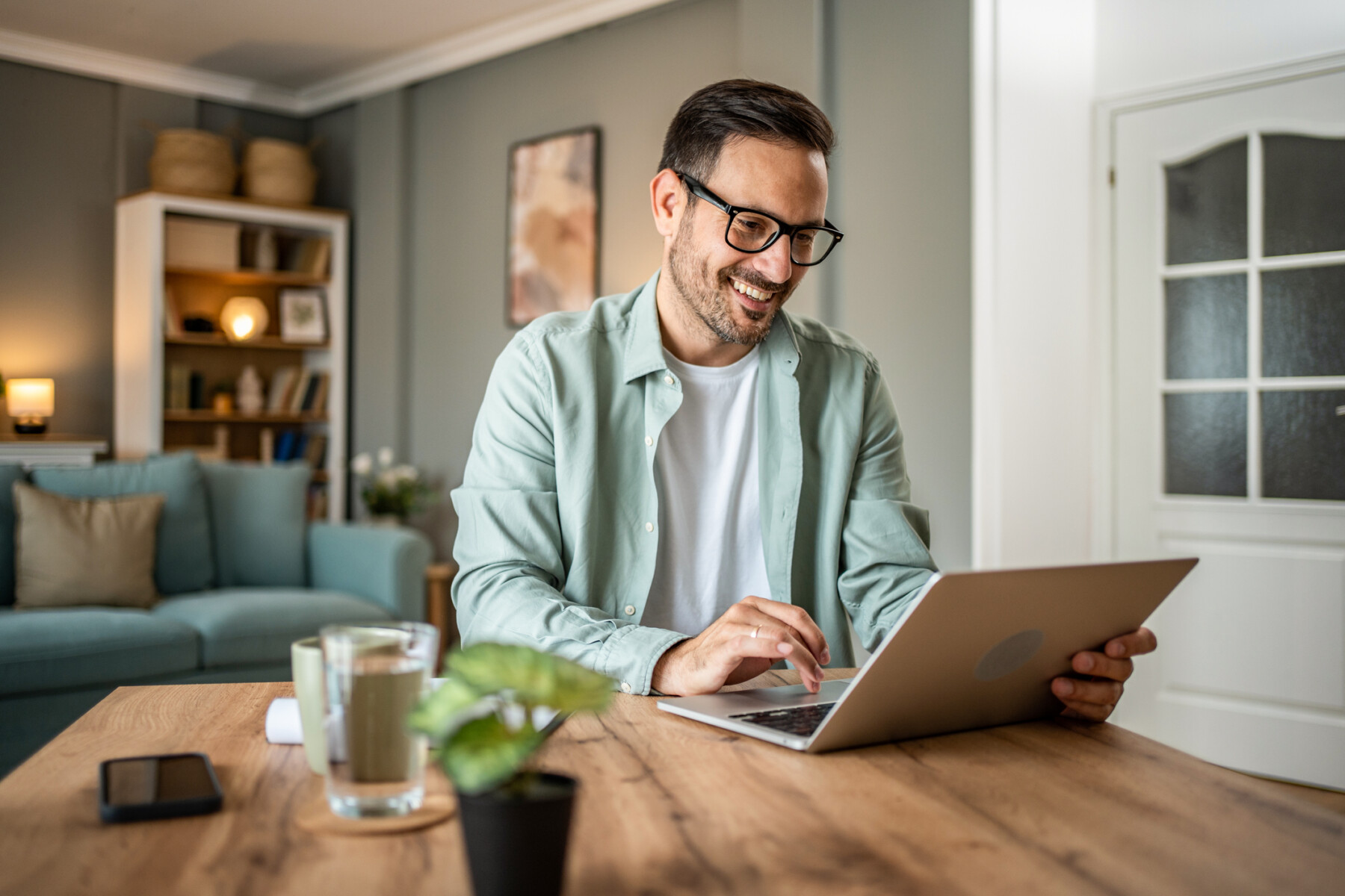 With Qwilt’s Content Delivery Solution, your downloads are delivered from the edge, making it quick, flawless and secure, allowing eager users in action quickly.
